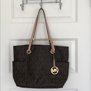 SOLD- 100% authentic Michael Kors jet set bag